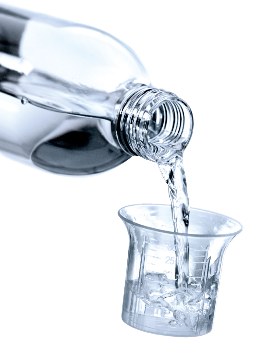 Mundspüllösung aus der octenident® antiseptic Flasche.
